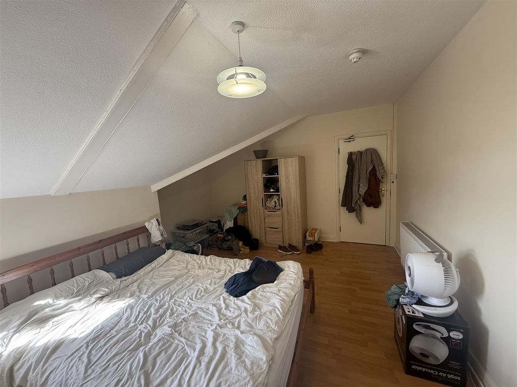 Property photo 2 of 4 Room 3