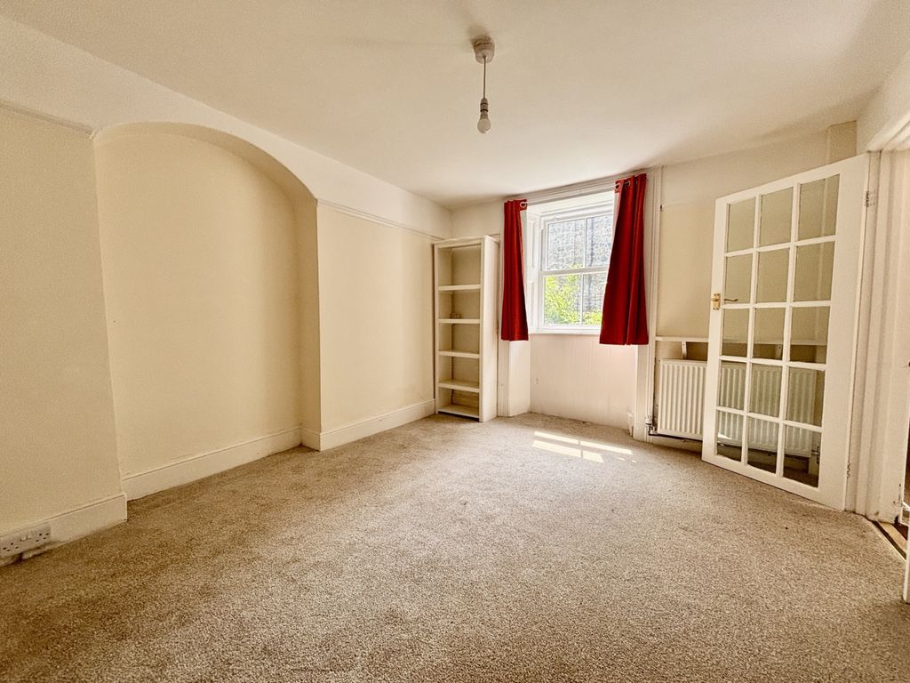 Property photo 2 of 9 Gallery
