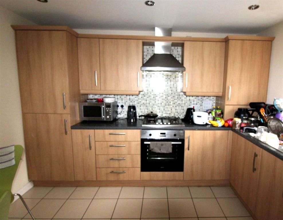 Property photo 3 of 9 Kitchen 2.Jpg