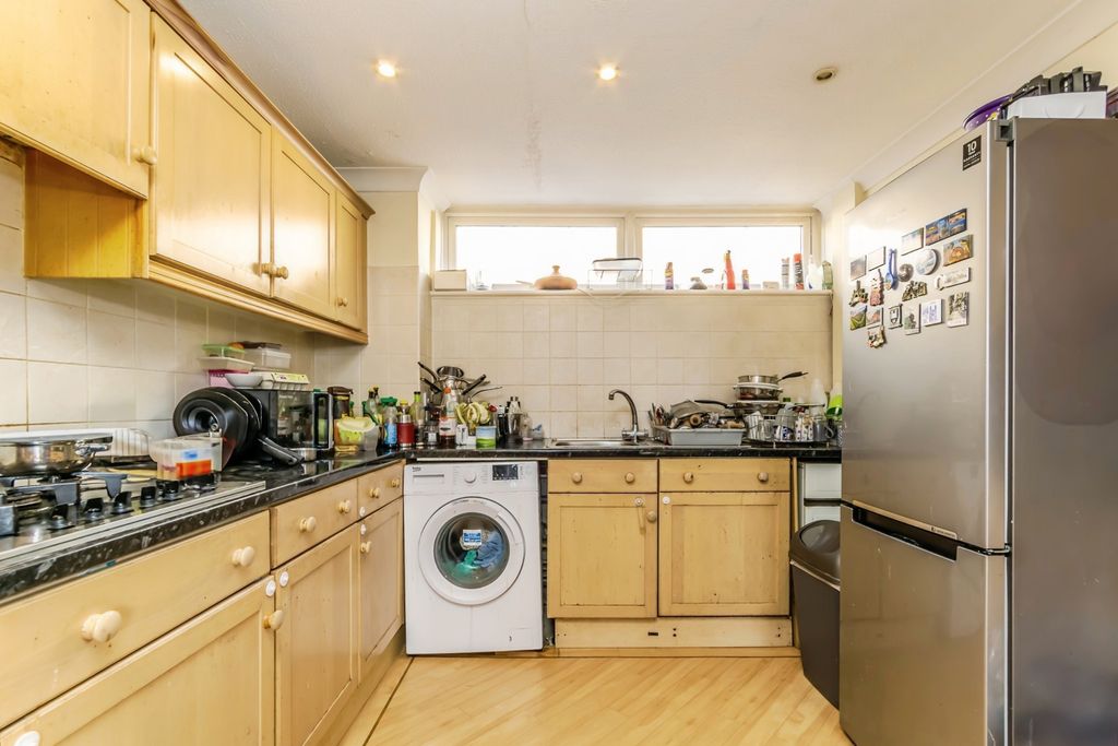 Property photo 3 of 17 Kitchen