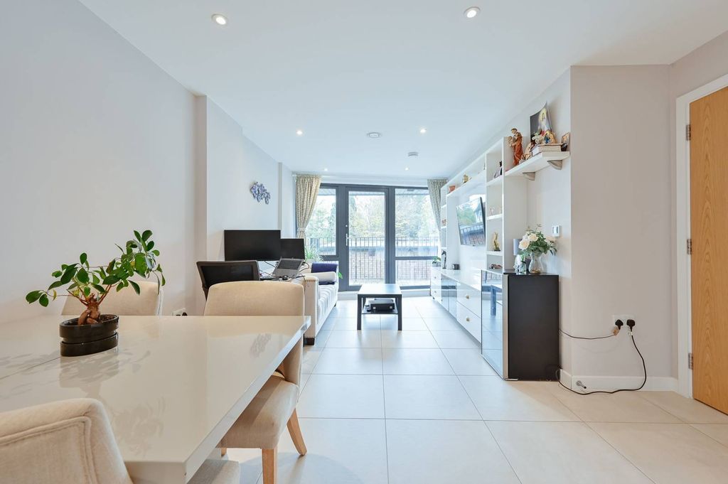 Property photo 3 of 18