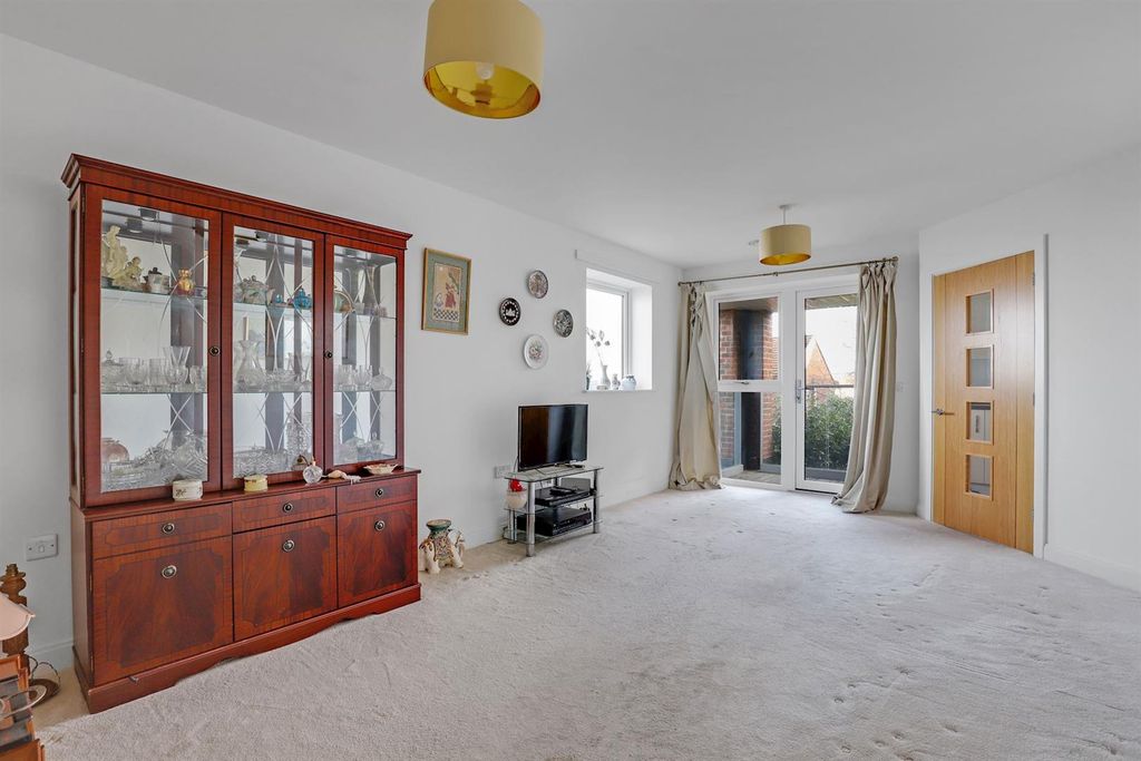 Property photo 1 of 25 04-5A6Fjhmcs - 7 Lewis House - 10-Medium.Jpg