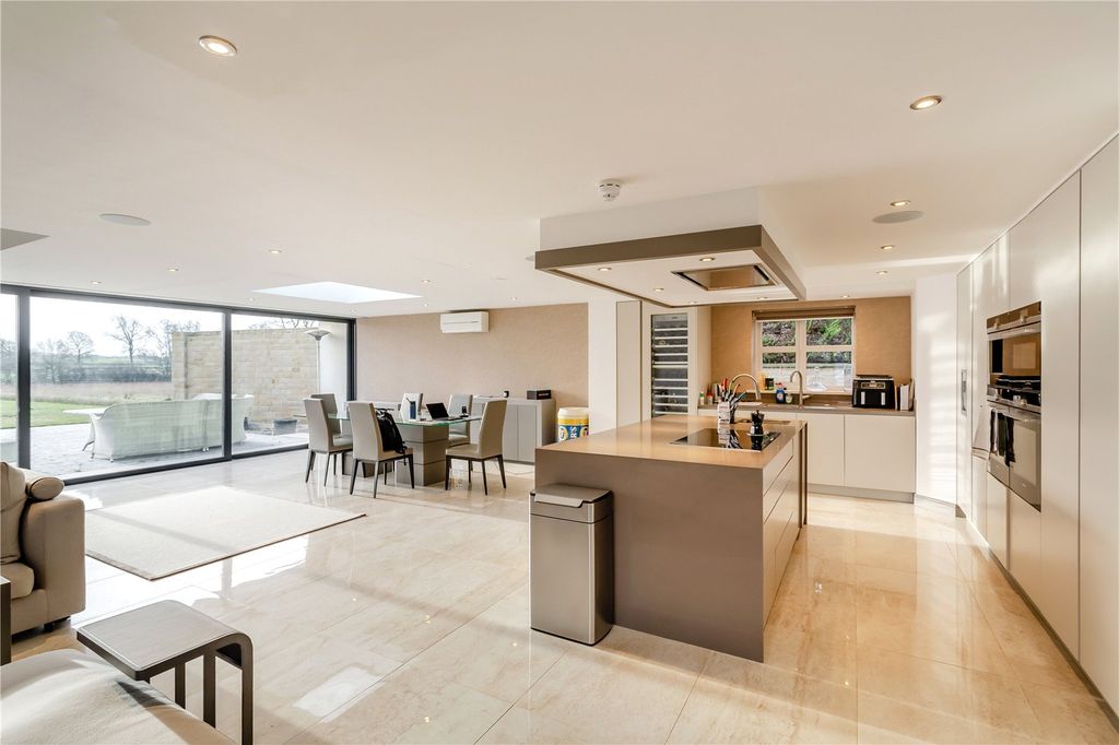 Property photo 2 of 19 Picture 2