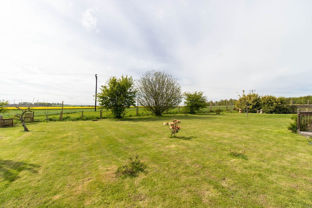Property photo 2 of 35 Garden And Views