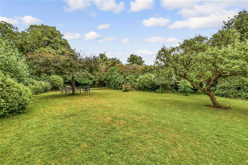 Property photo 3 of 18 Garden