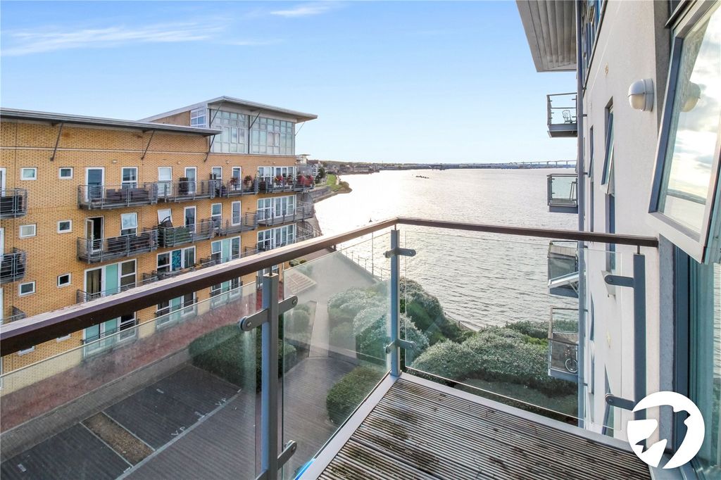 Property photo 3 of 8 Balcony