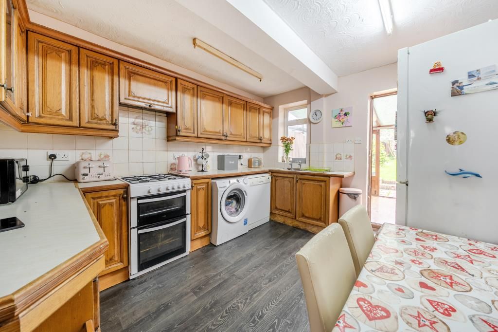 Property photo 3 of 20 Kitchen