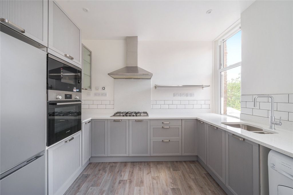 Property photo 2 of 15 Picture No. 05