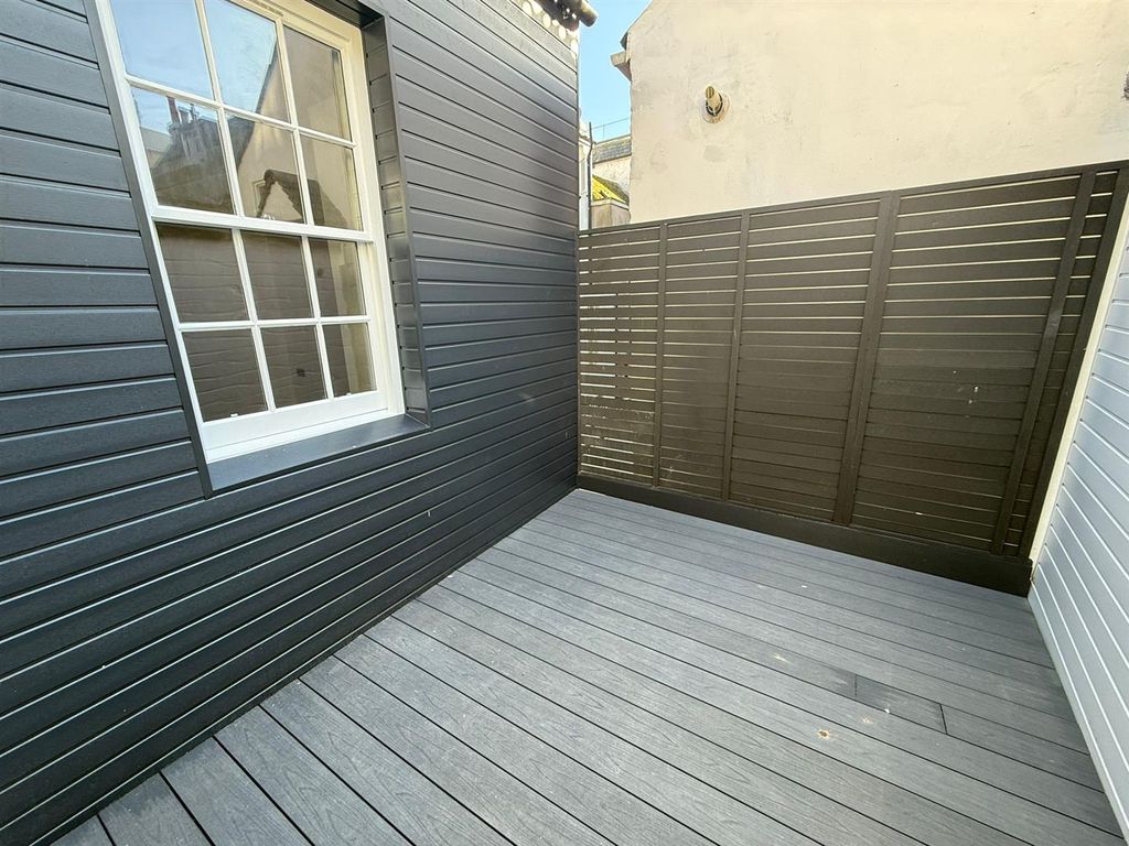 Property photo 2 of 8 Outside.Jpeg