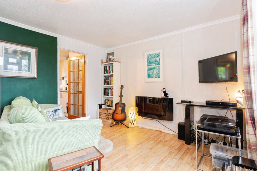 Property photo 3 of 17 Living Room