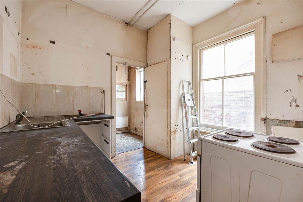 Property photo 3 of 14