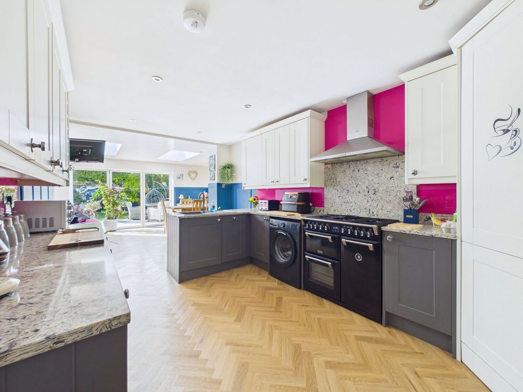 Property photo 2 of 25 Kitchen