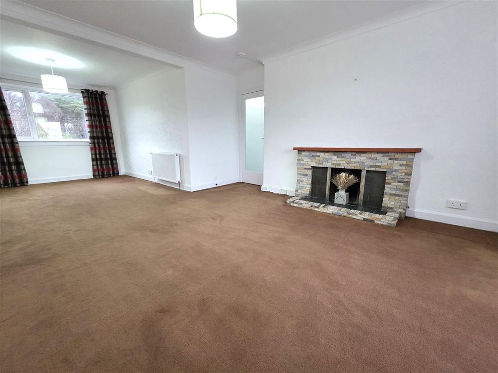 Property photo 3 of 15 Lounge