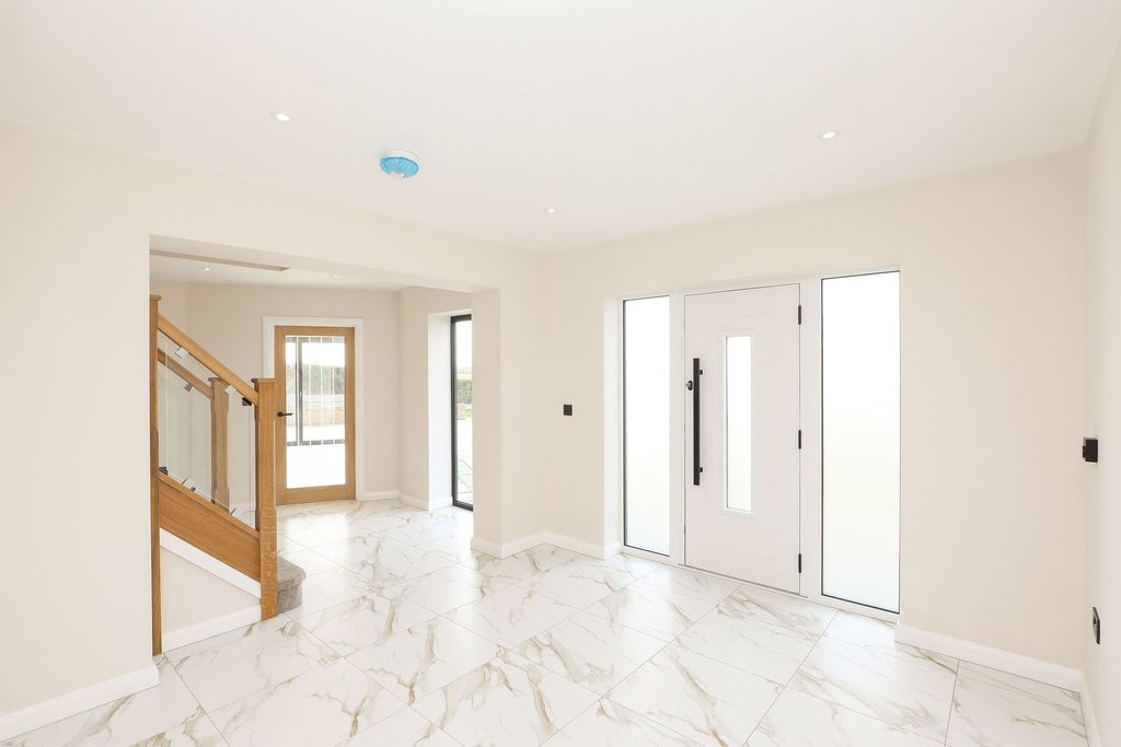 Property photo 3 of 34 Entrance Hallway