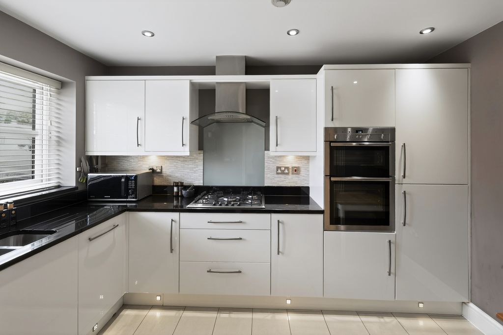 Property photo 2 of 28