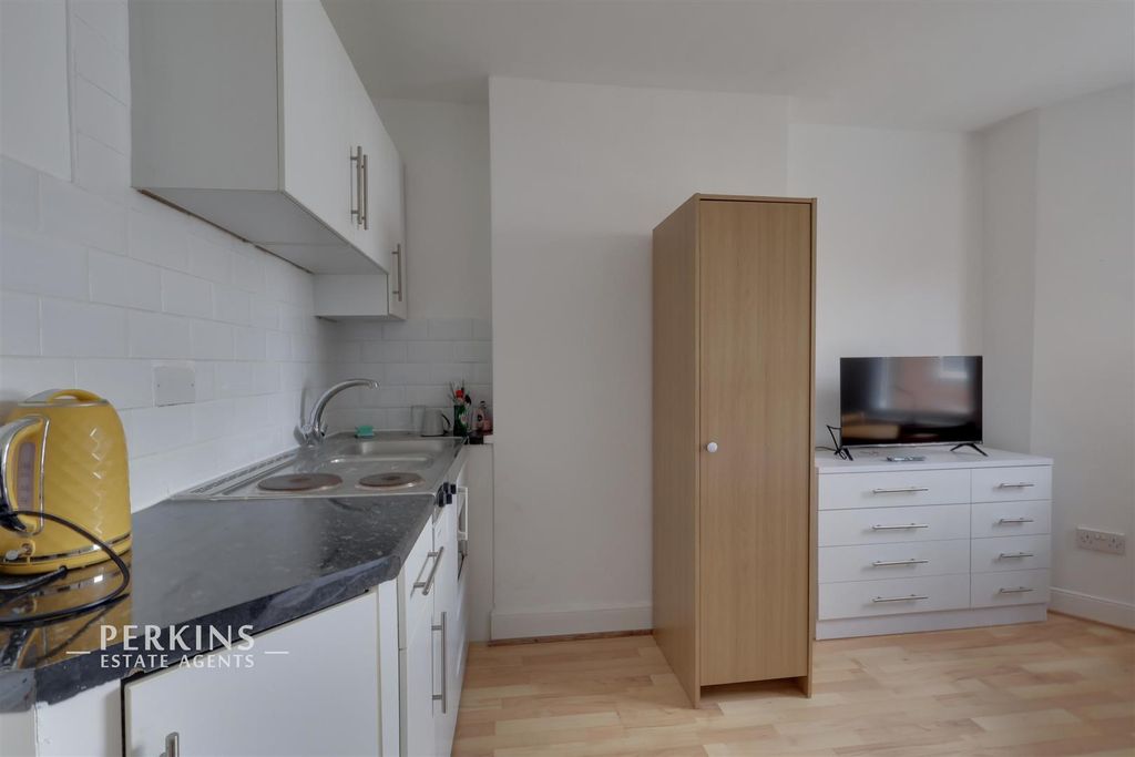 Property photo 2 of 4 Kitchen.Jpg