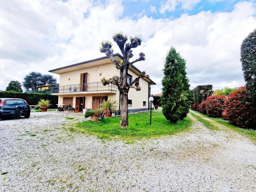 Property photo 2 of 30