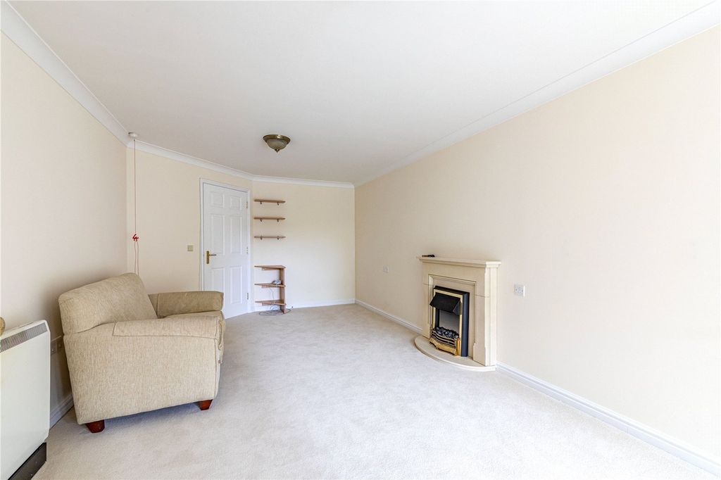 Property photo 3 of 17 Sitting Room