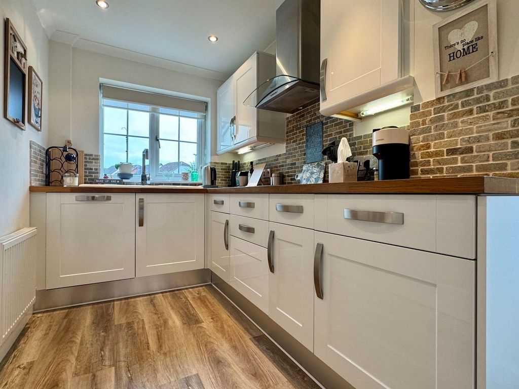 Property photo 2 of 30