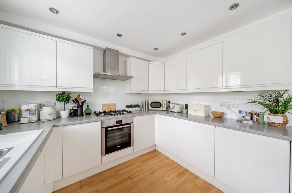 Property photo 3 of 14 1514981-15-1A067d...