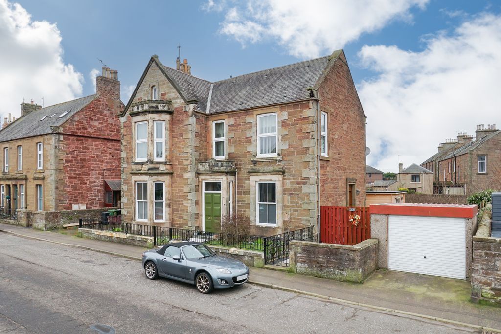 Property photo 1 of 27