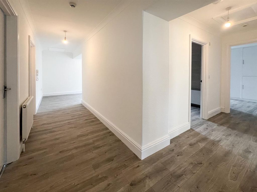 Property photo 2 of 18 3 Sam Webbs-02.Jpg