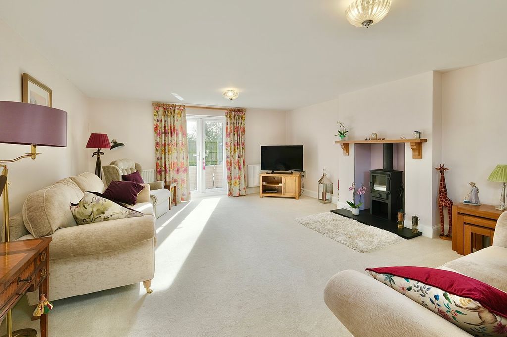 Property photo 3 of 28