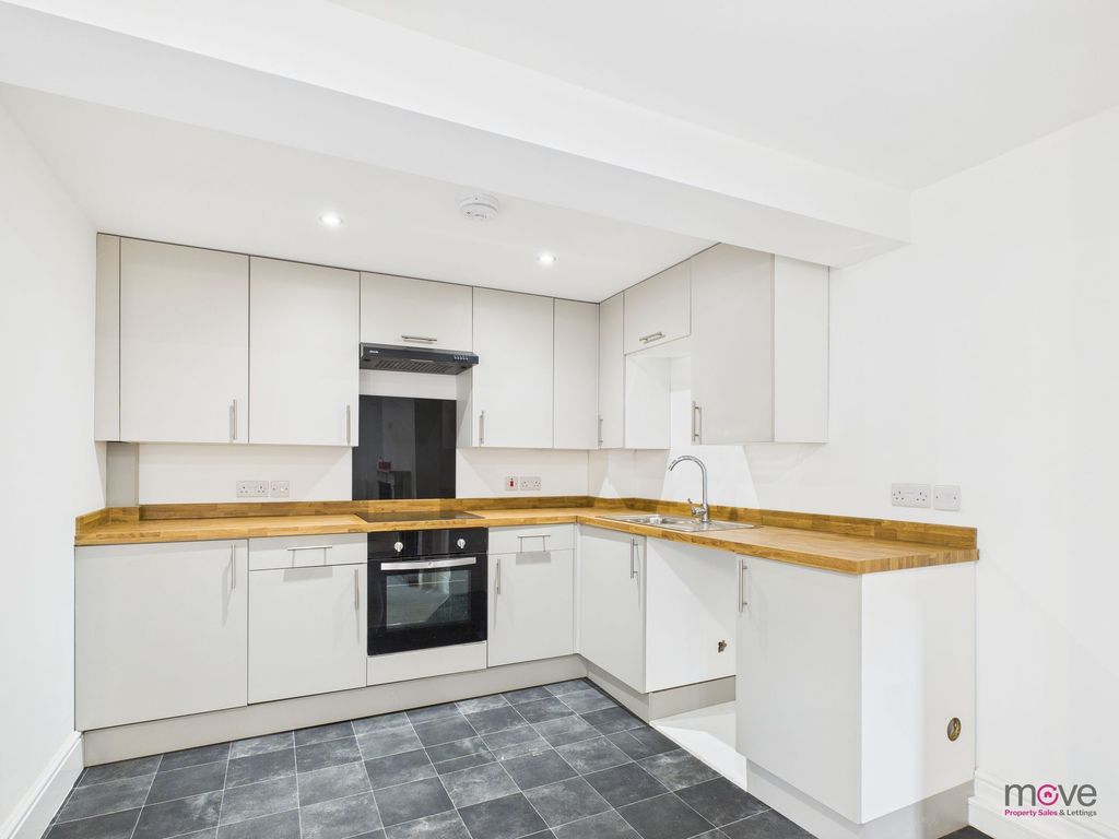 Property photo 2 of 7 Kitchen