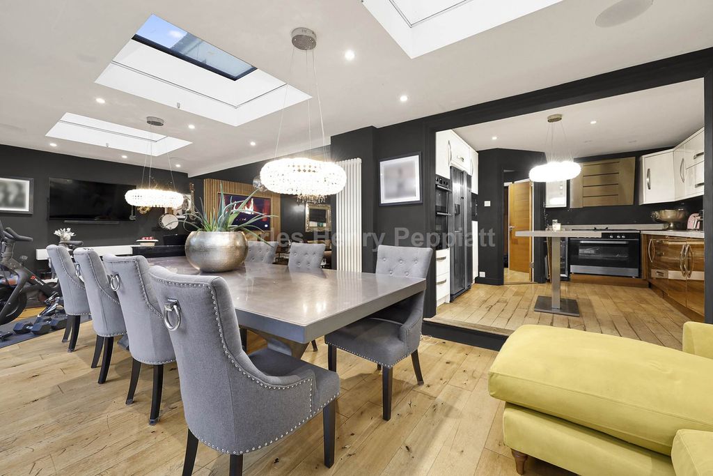 Property photo 3 of 26