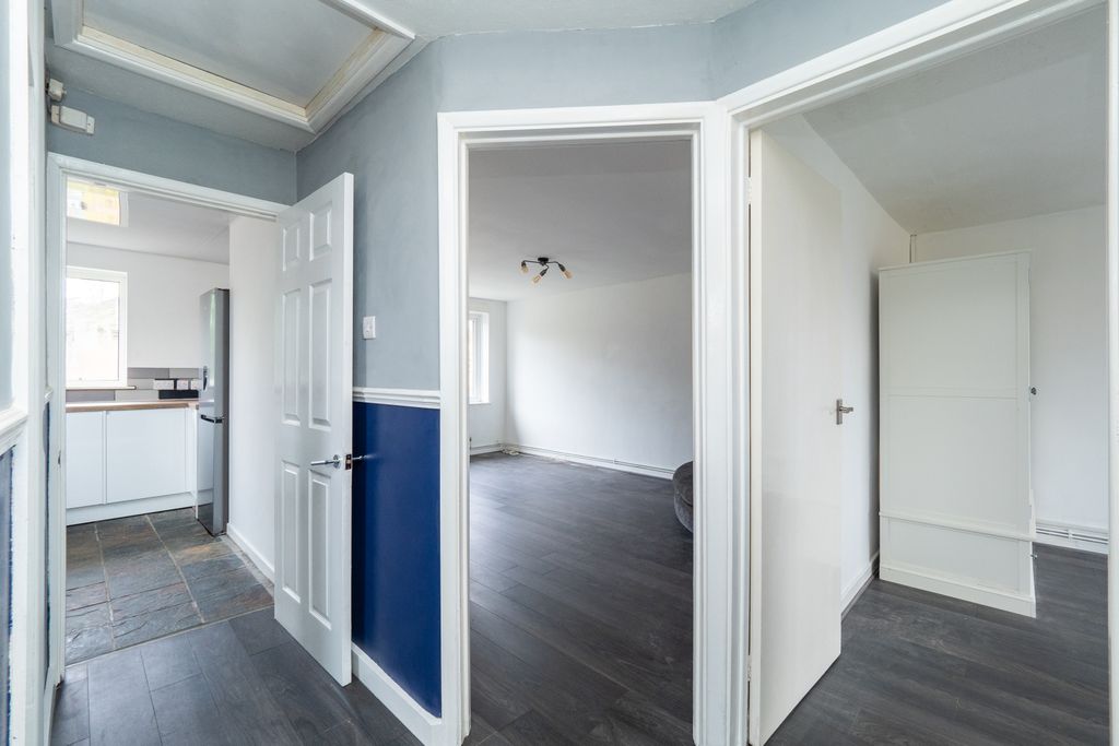 Property photo 3 of 7 Picture 3