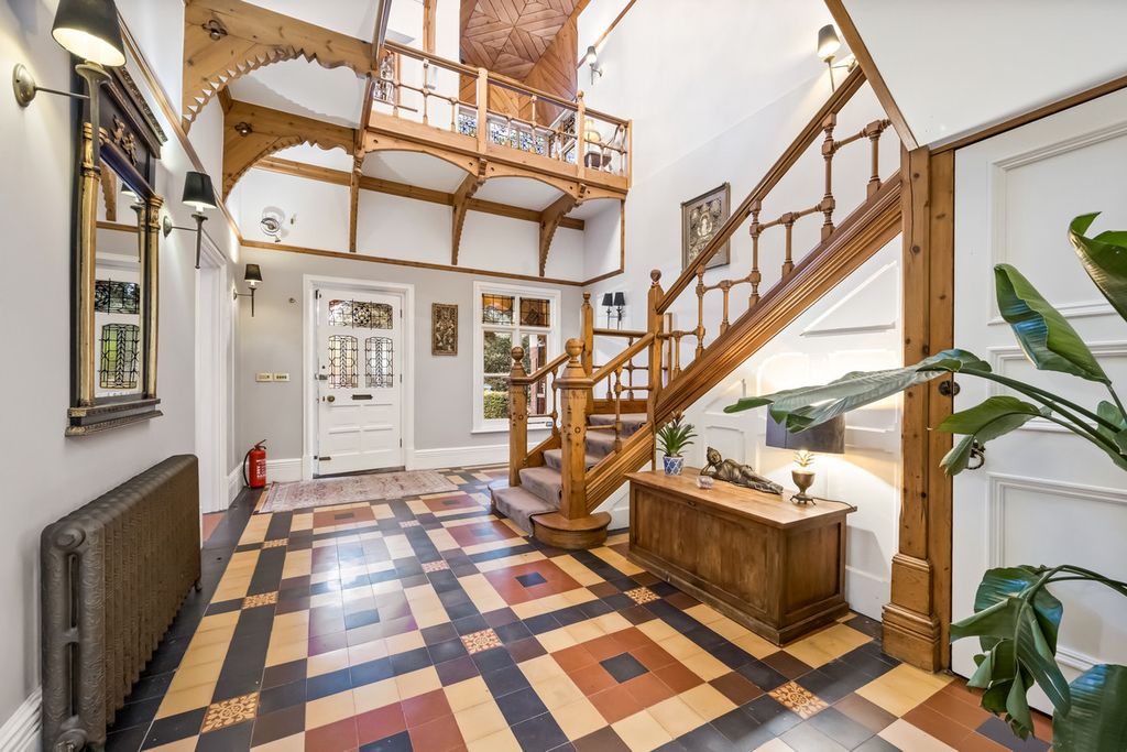 Property photo 2 of 17