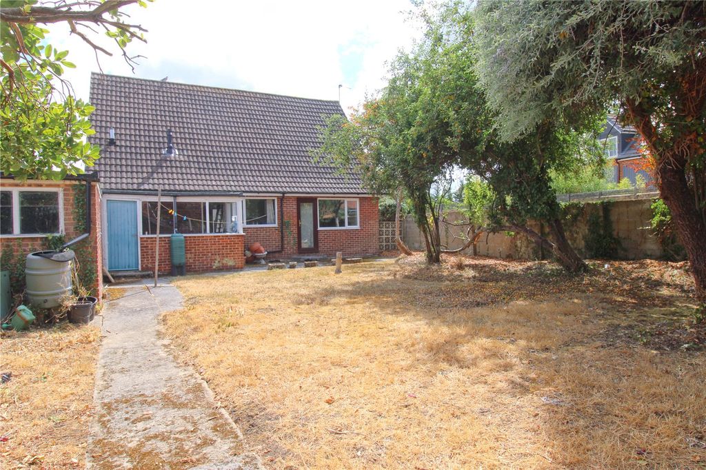 Property photo 2 of 18 Picture No. 26