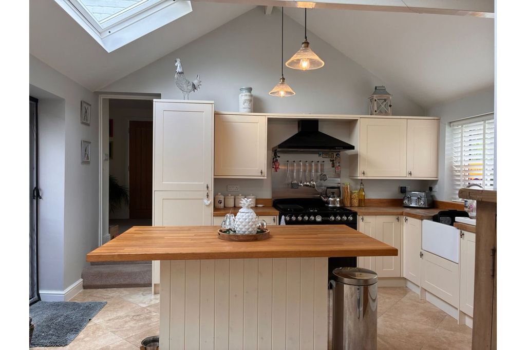 Property photo 2 of 23