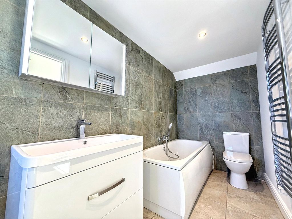 Property photo 2 of 16 Picture No. 14