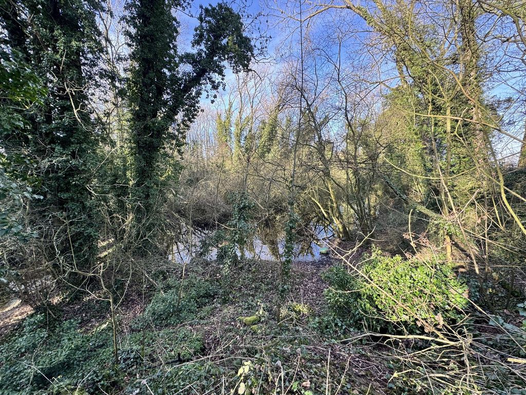 Property photo 3 of 4