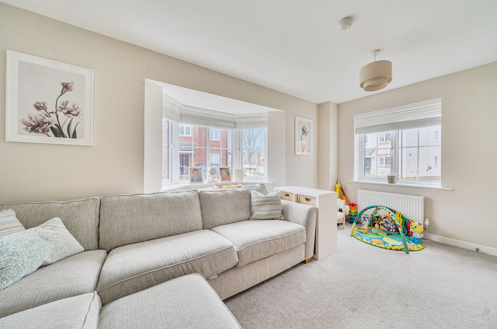 Property photo 3 of 13 Sitting Room