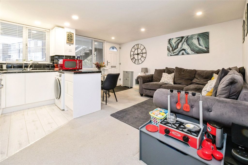 Property photo 2 of 17 Picture 2