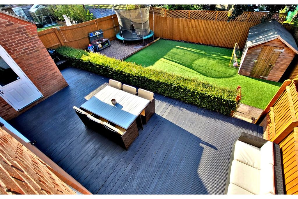 Property photo 2 of 22 Garden