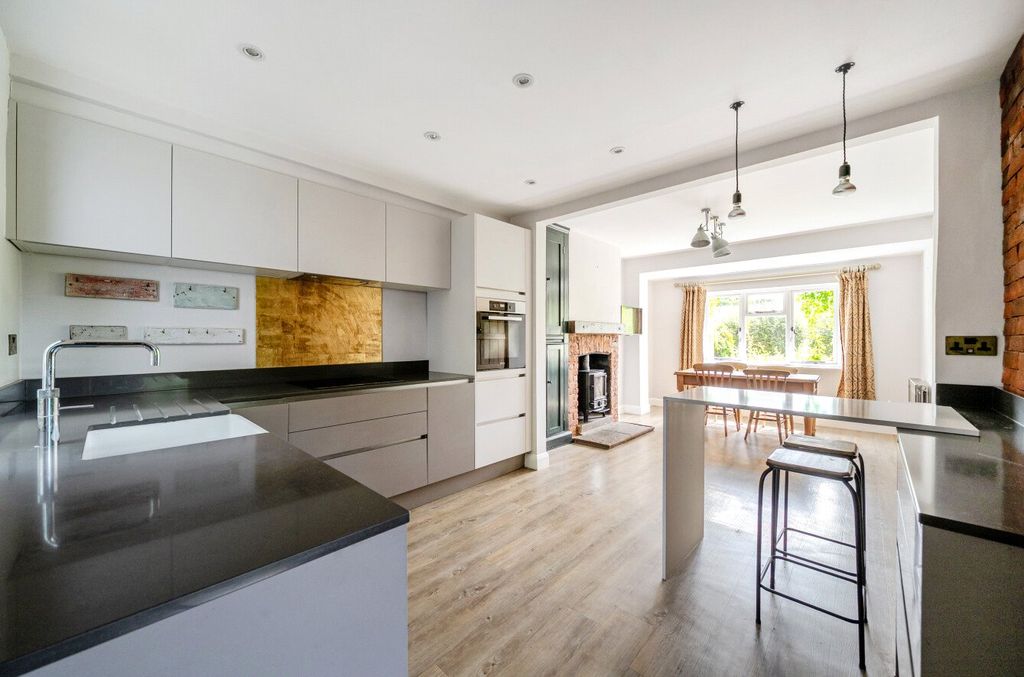 Property photo 3 of 19 Kitchen/Dining