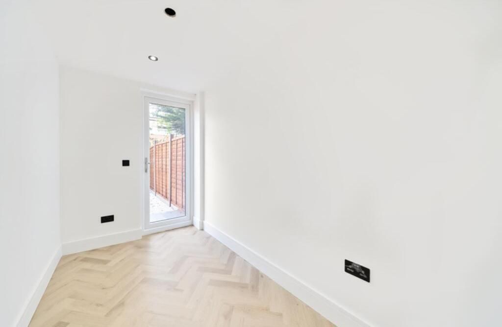 Property photo 3 of 22 Utility Room