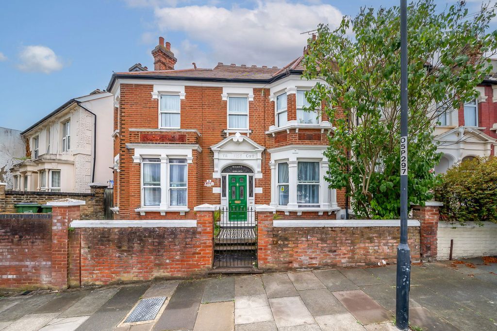 Property photo 1 of 24