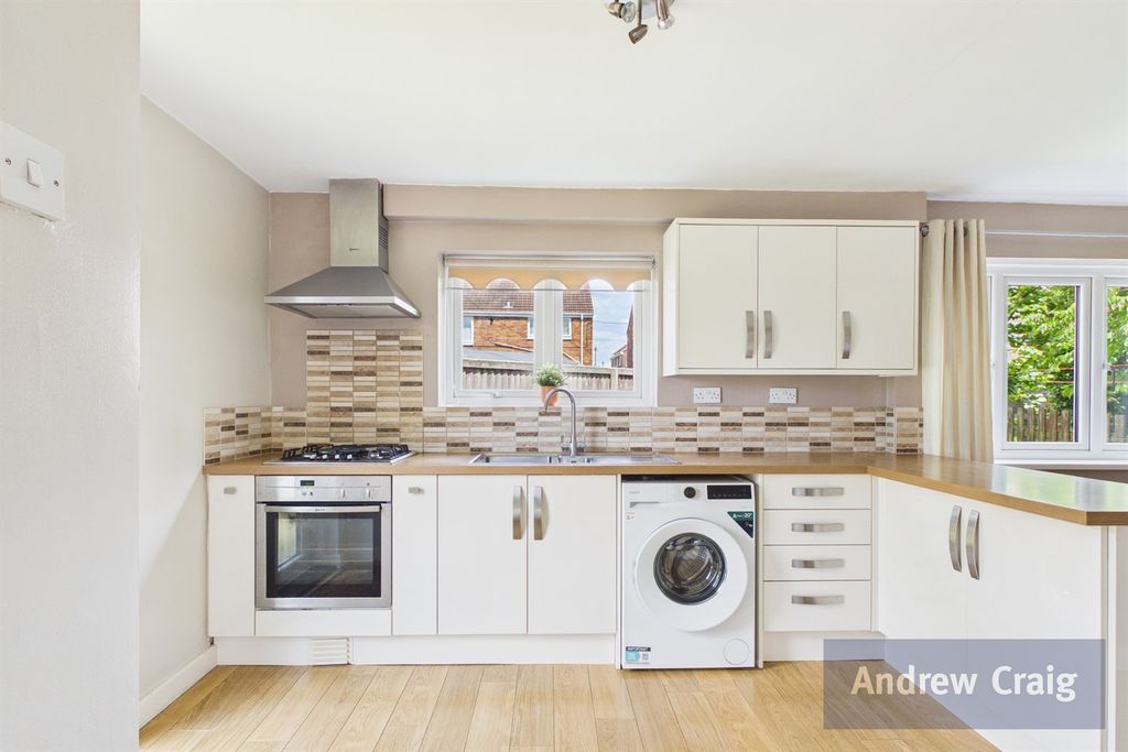 Property photo 3 of 18 Kitchen Diner