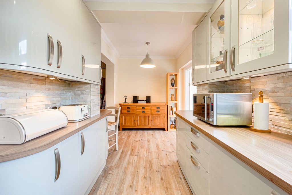 Property photo 3 of 34