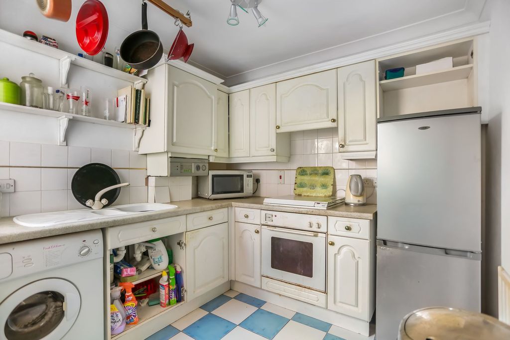 Property photo 3 of 28