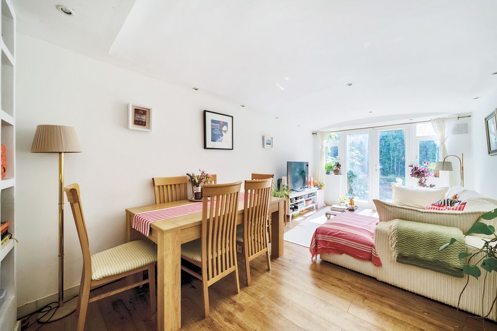 Property photo 1 of 14 1334229-15-689B5d...