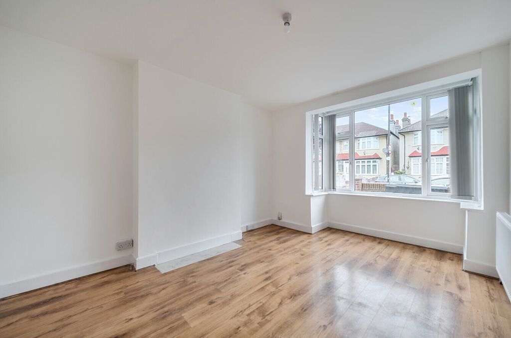 Property photo 2 of 19 Picture No. 57