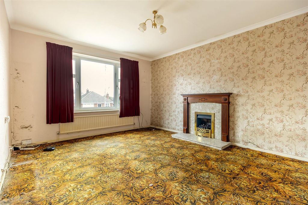 Property photo 2 of 24 8682072-Interior01.Jpg