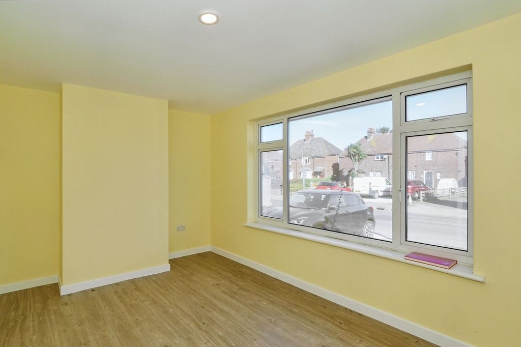 Property photo 3 of 15 15 Sweechgate, Broad Oak, Canterbury, Kent, Ct2 0Qy