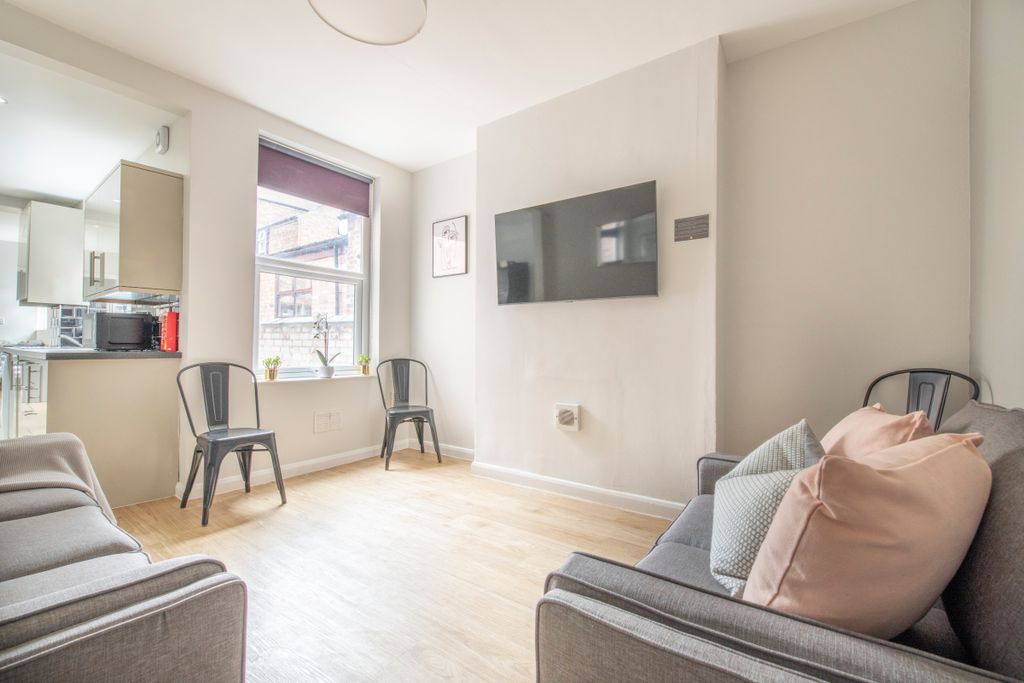 Property photo 3 of 17 Photo 2