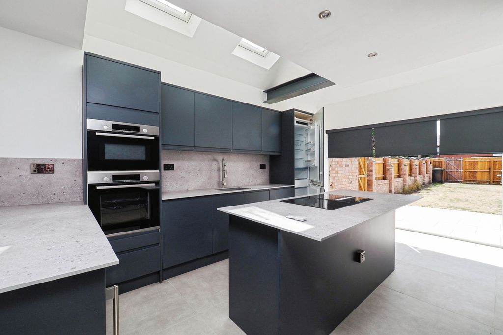 Property photo 3 of 29 Pbox-Img.Jpg